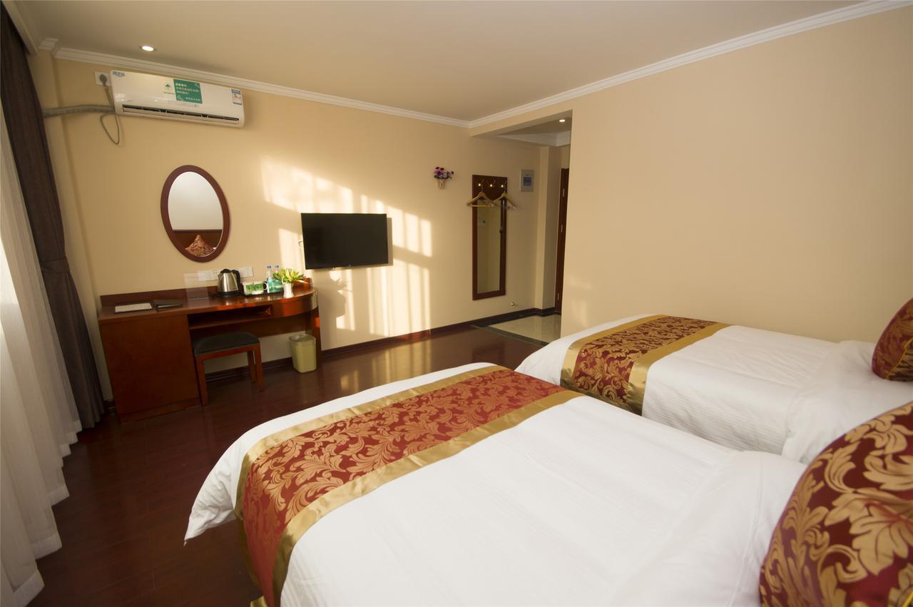 Greentree Alliance Guangxi Hezhou Babu District Lingfeng Square Hotel Exterior photo